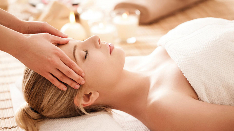 Massage mặt giúp trẻ hóa tuổi thanh xuân (Nguồn: Internet)